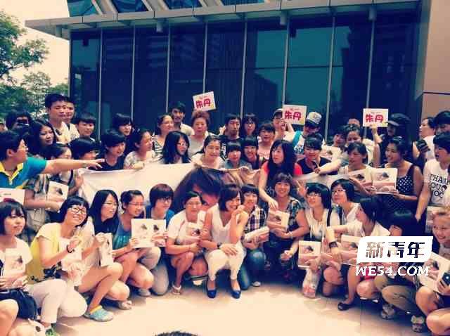 http://www.newswatch247.com/pics/star/pic/32edb139a07b967ae6a6a5e96e9e251f.jpg
