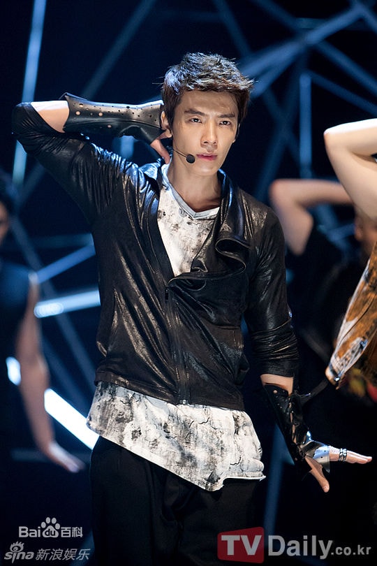 http://www.newswatch247.com/pics/star/pic/32ee577b339cfa8f6fa8ebe1129ec773.jpg