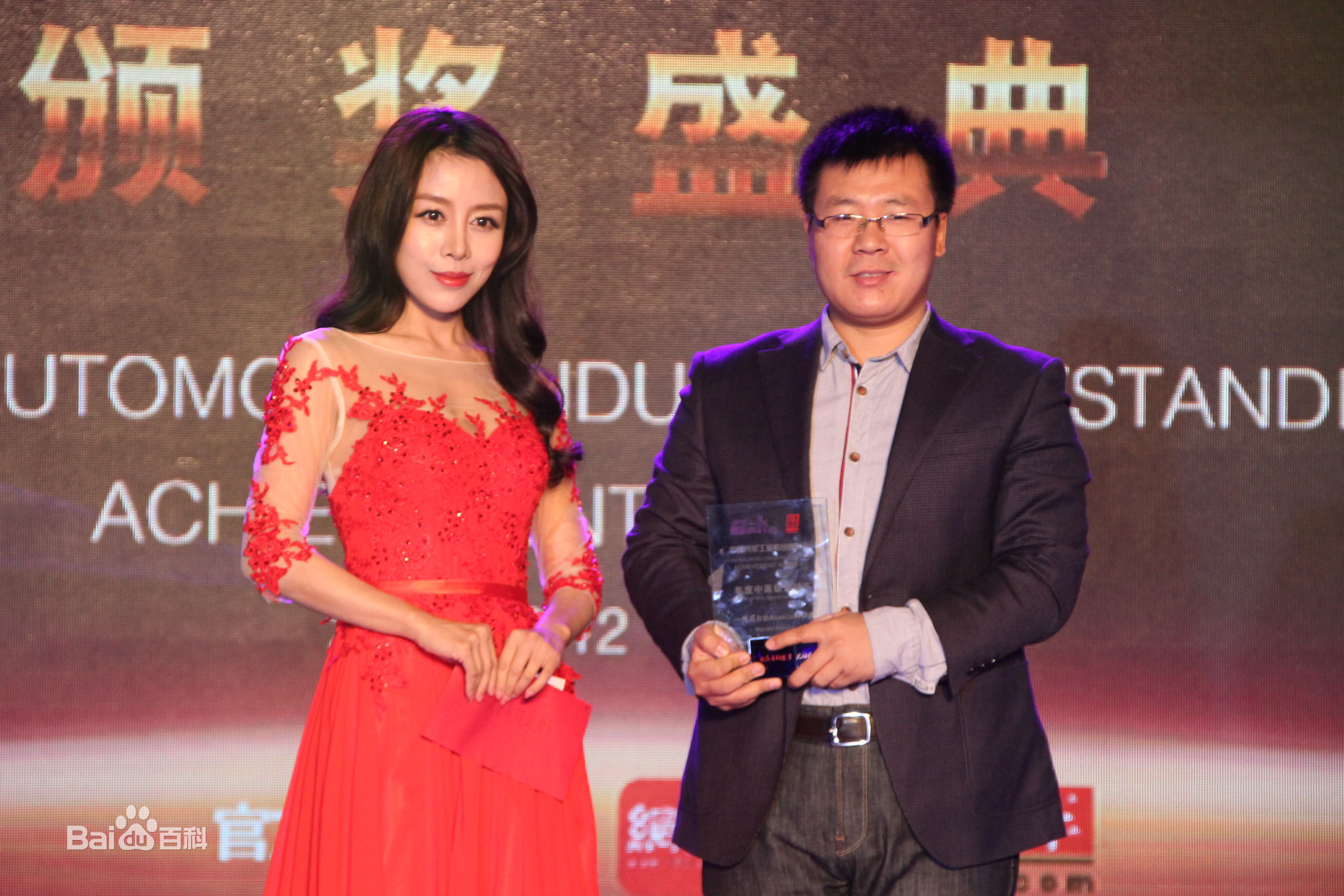 http://www.newswatch247.com/pics/star/pic/343ce04a294a077fa9b23378d4a3cac1.jpg