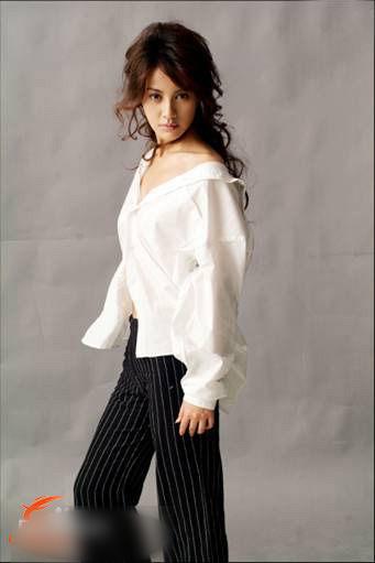 http://www.newswatch247.com/pics/star/pic/34bbd907c0e6f7265fd58eae56008a44.jpg
