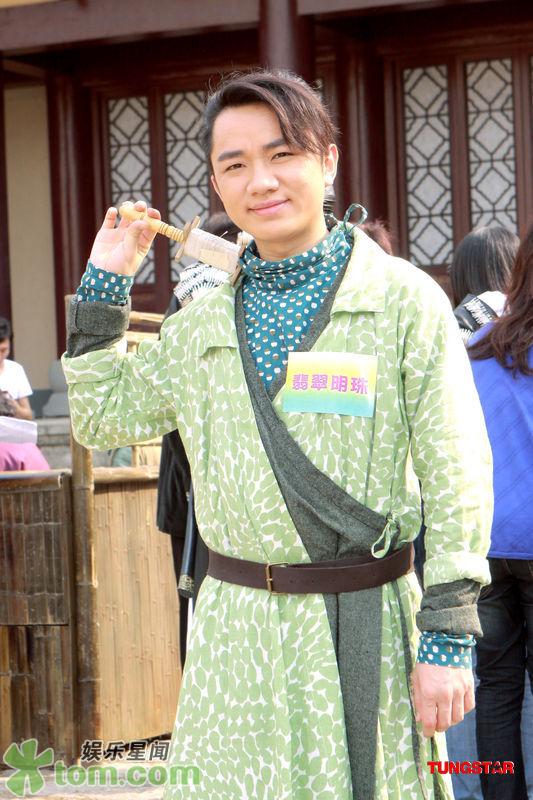 http://www.newswatch247.com/pics/star/pic/34cd0a2731a33a0835f8046f4f08a78a.jpg