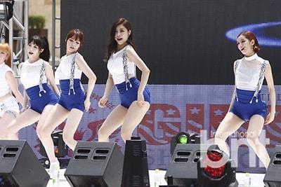 http://www.newswatch247.com/pics/star/pic/3556eb953e99ff2980e1e7e097655103.jpg