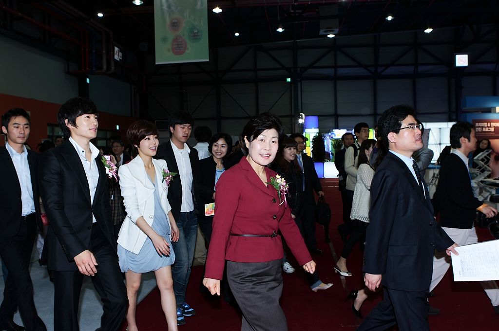 http://www.newswatch247.com/pics/star/pic/36e8908441b26d286b195e4216edcc73.jpg