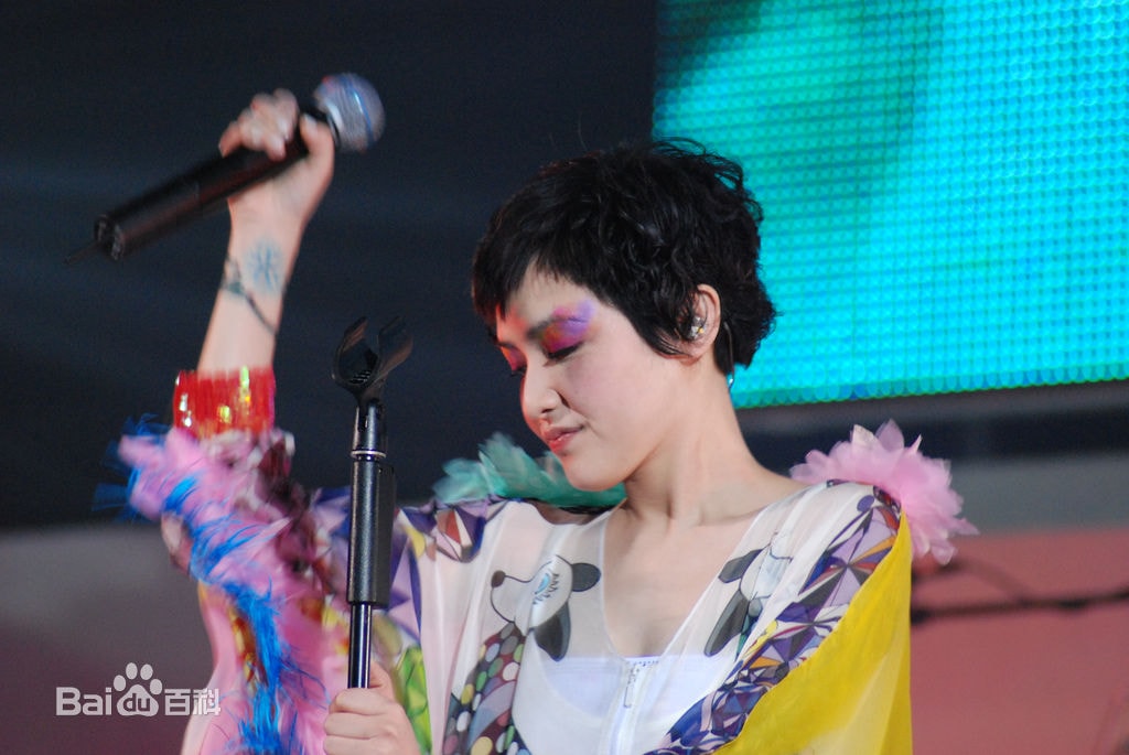 http://www.newswatch247.com/pics/star/pic/379cc4927aa486cfdb1404eee5bd8956.jpg