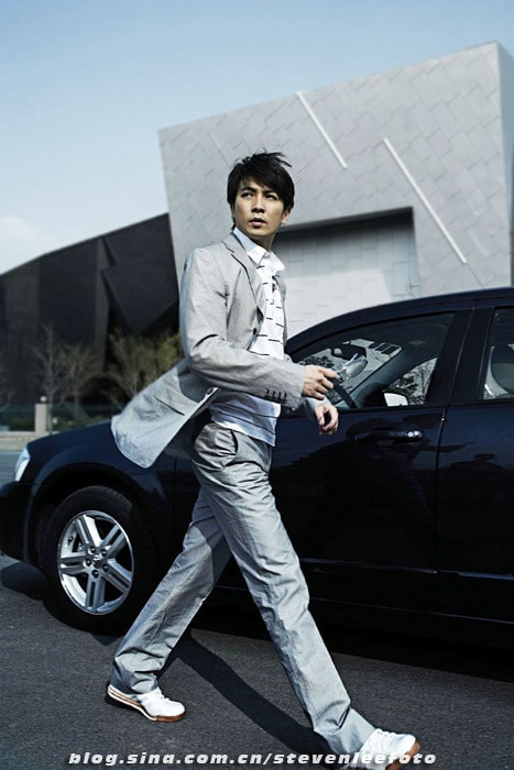 http://www.newswatch247.com/pics/star/pic/37a274de6a293dbe4de33f73f4b71124.jpg