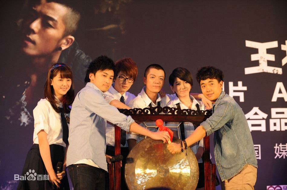 http://www.newswatch247.com/pics/star/pic/3811cba6adaac694d88e4f58e152bd0e.jpg