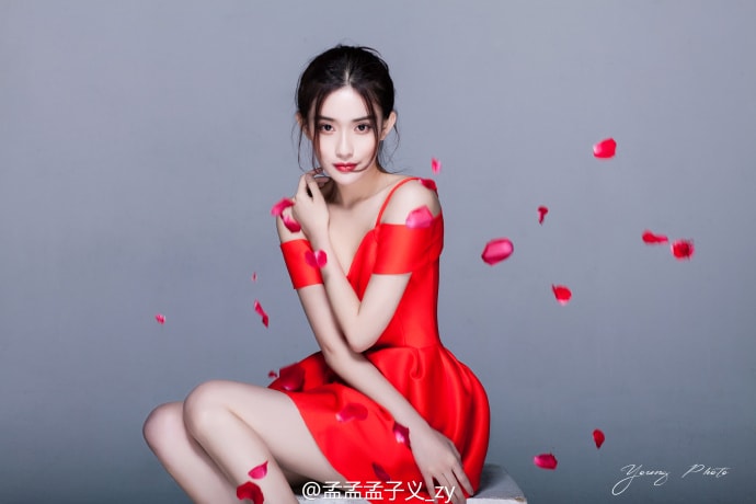http://www.newswatch247.com/pics/star/pic/393b80a1c108f383a7590b691ecaf229.jpg