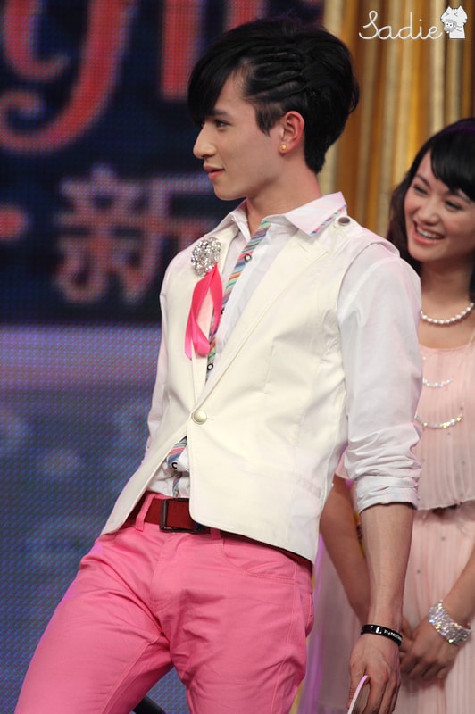 http://www.newswatch247.com/pics/star/pic/3b86/0a59fe9047c96181cfbe2e77e468.jpg