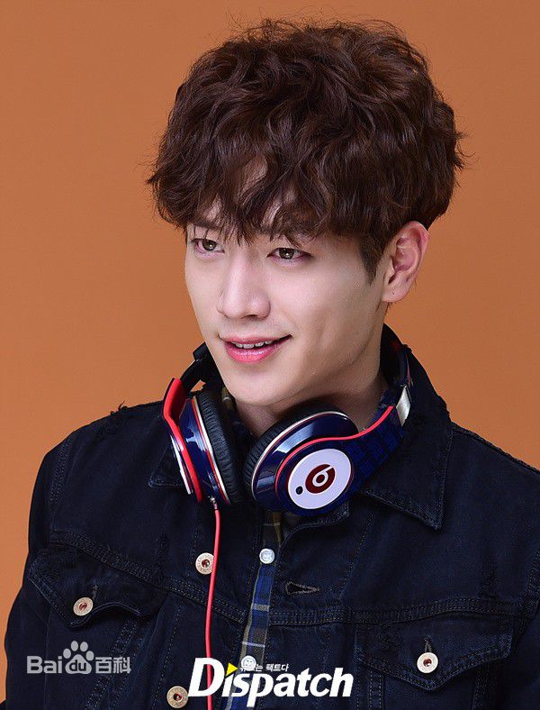 http://www.newswatch247.com/pics/star/pic/3f0726a8a1bcd199b56cfa3a50da4150.jpg