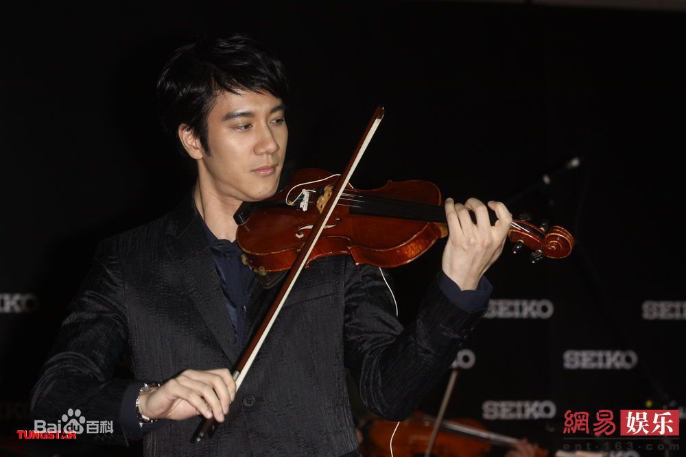 http://www.newswatch247.com/pics/star/pic/3f3c6e0c4fa8dd65a1fe4f0007e53e31.jpg