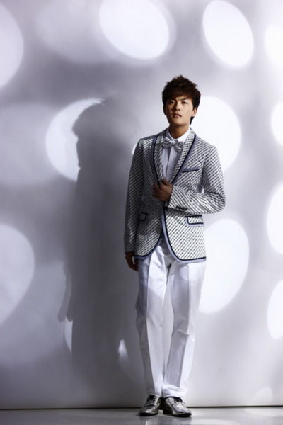 http://www.newswatch247.com/pics/star/pic/3f476af496eb66d75b0f83fef219021f.jpg