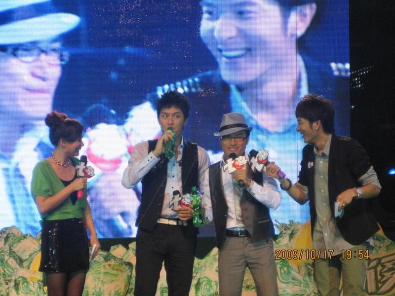 http://www.newswatch247.com/pics/star/pic/3fee60464a26dc0694989eb67f63ca07.jpg