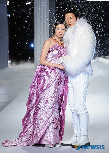 http://www.newswatch247.com/pics/star/pic/41efad93bebbfdeb65673ee95d6a70b9.jpg