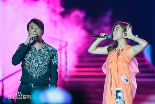 http://www.newswatch247.com/pics/star/pic/42448f2d29bbfaff5d466b14924a492a.jpg