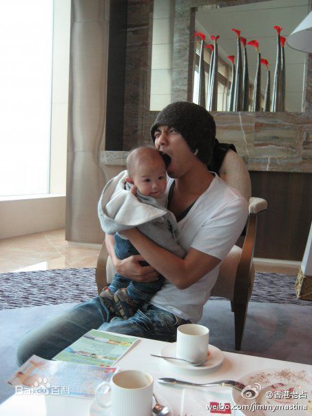 http://www.newswatch247.com/pics/star/pic/430ca77bbae51d1fad9c459673ad9a4a.jpg