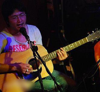 http://www.newswatch247.com/pics/star/pic/4394e2c32ef57488e17ec3e2eb068c35.jpg