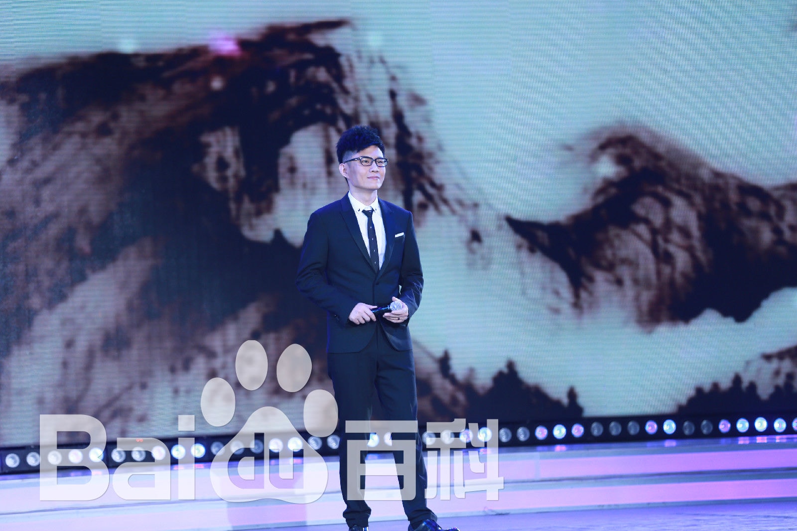 http://www.newswatch247.com/pics/star/pic/4400ae5e38663b8a349f2892289c8c0f.jpg