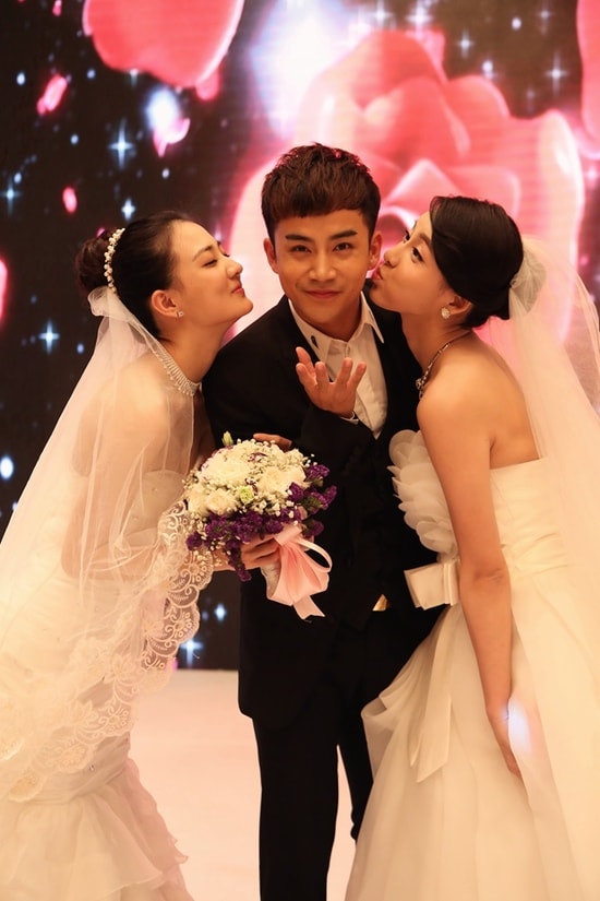 http://www.newswatch247.com/pics/star/pic/4414/6745d376a38c5dd2172fd137231f.jpg