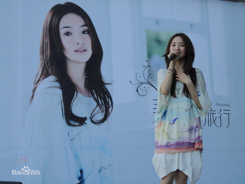 http://www.newswatch247.com/pics/star/pic/44c4c1f5343f1ddee856cb7bcd97606e.jpg