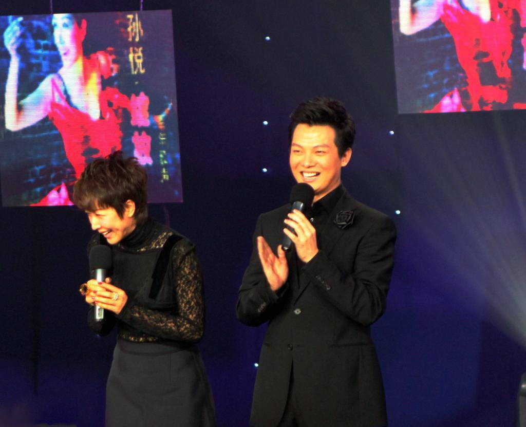 http://www.newswatch247.com/pics/star/pic/4555/53176fd46cd73d3b9f9d96177a16.jpg