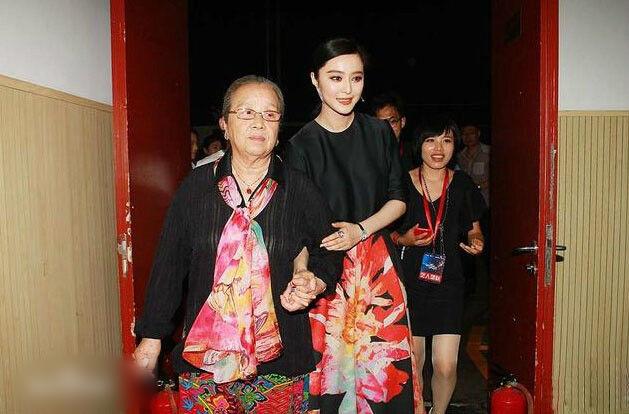 http://www.newswatch247.com/pics/star/pic/45813bed01083c682477f574675f07a7.jpg