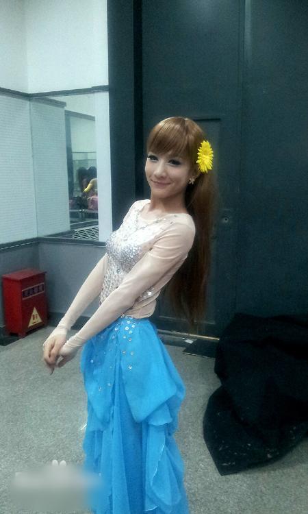 http://www.newswatch247.com/pics/star/pic/46a502dc7f39ecc7f2b6fe95db7fc6af.jpg