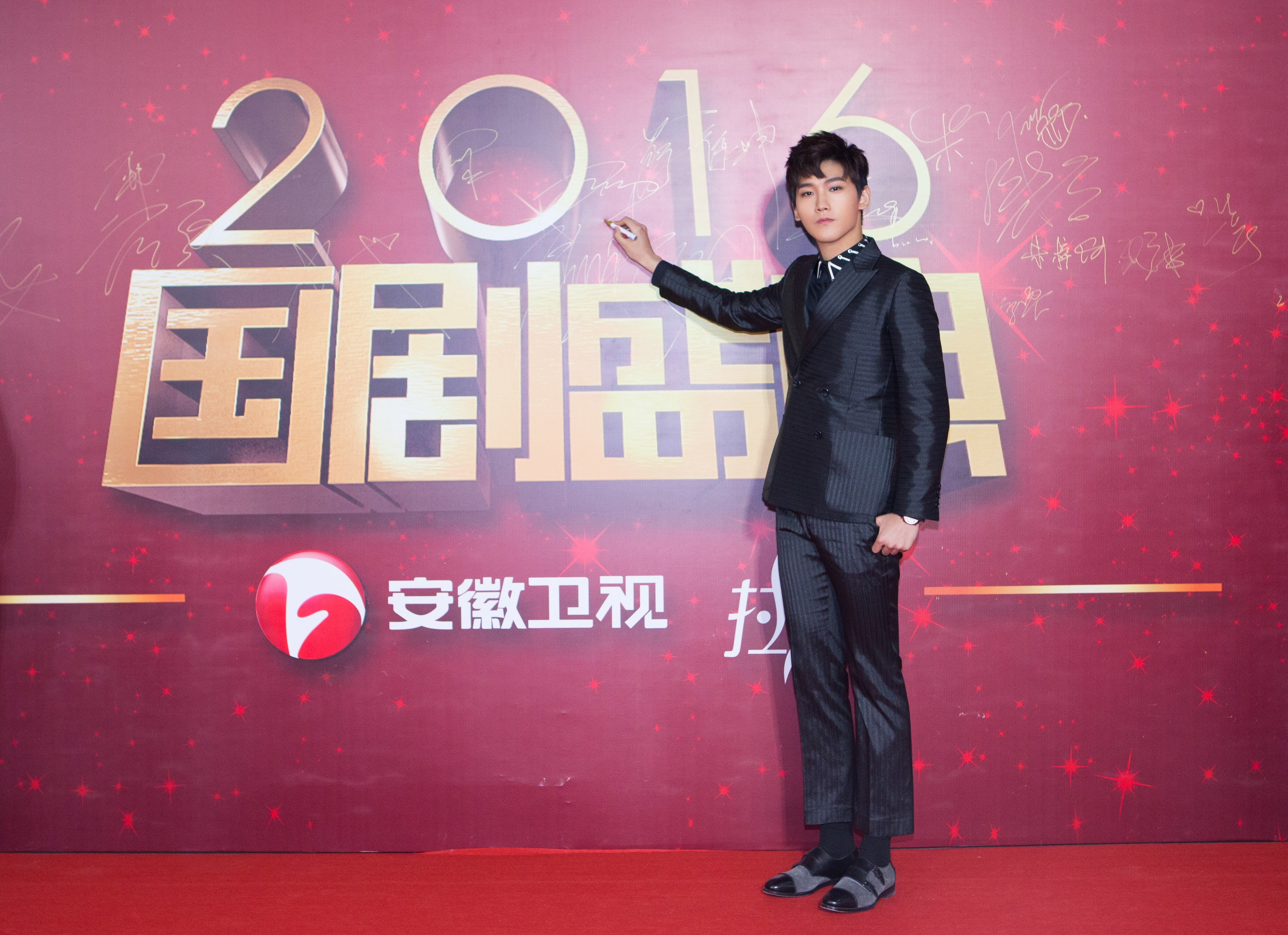 http://www.newswatch247.com/pics/star/pic/47d0/e4b5d2d992f9bcc19c13ac400308.jpg