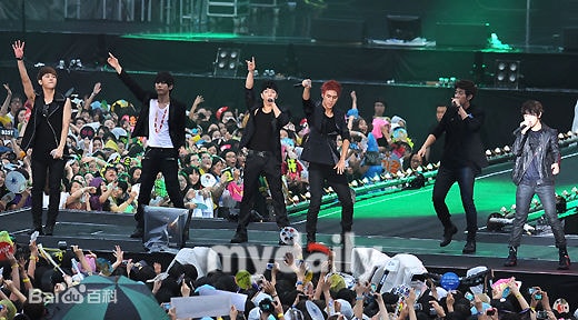 http://www.newswatch247.com/pics/star/pic/48050cc923481d9bf5977266046de3ef.jpg