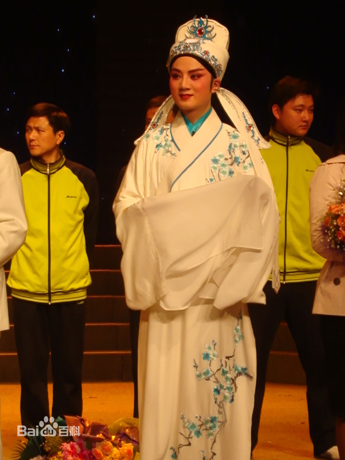 http://www.newswatch247.com/pics/star/pic/4816ff1802c31548cfe9738be04f90d4.jpg