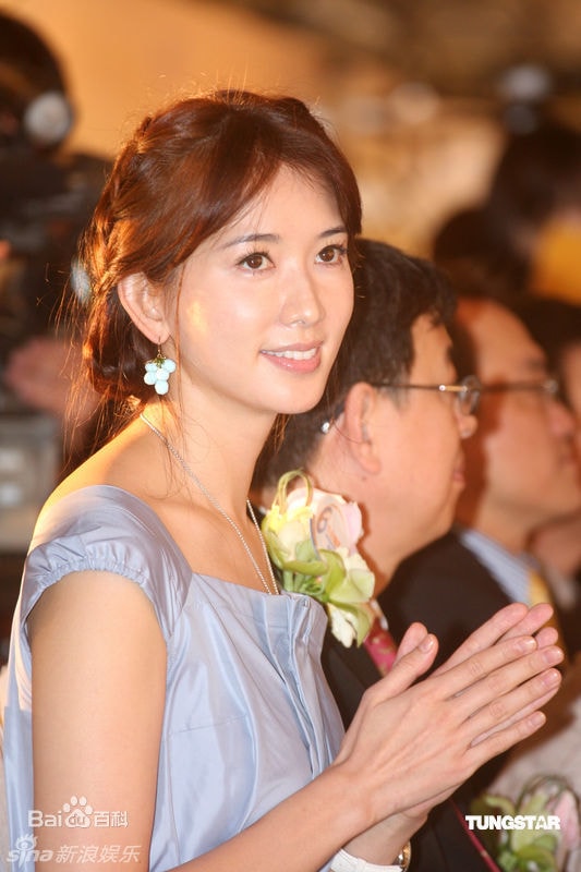 http://www.newswatch247.com/pics/star/pic/494b4afd98c50dd876bfd96577ece351.jpg