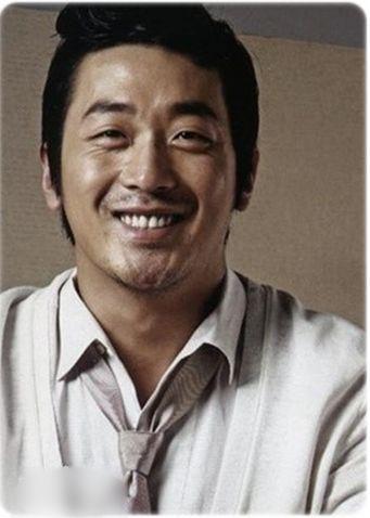 http://www.newswatch247.com/pics/star/pic/49a710b10cff41ebbb1245170857c1e1.jpg