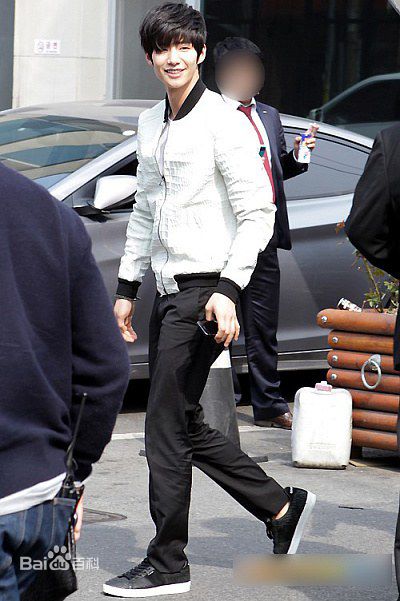 http://www.newswatch247.com/pics/star/pic/49bb1feba774d1c7568cf16ac8b0a161.jpg