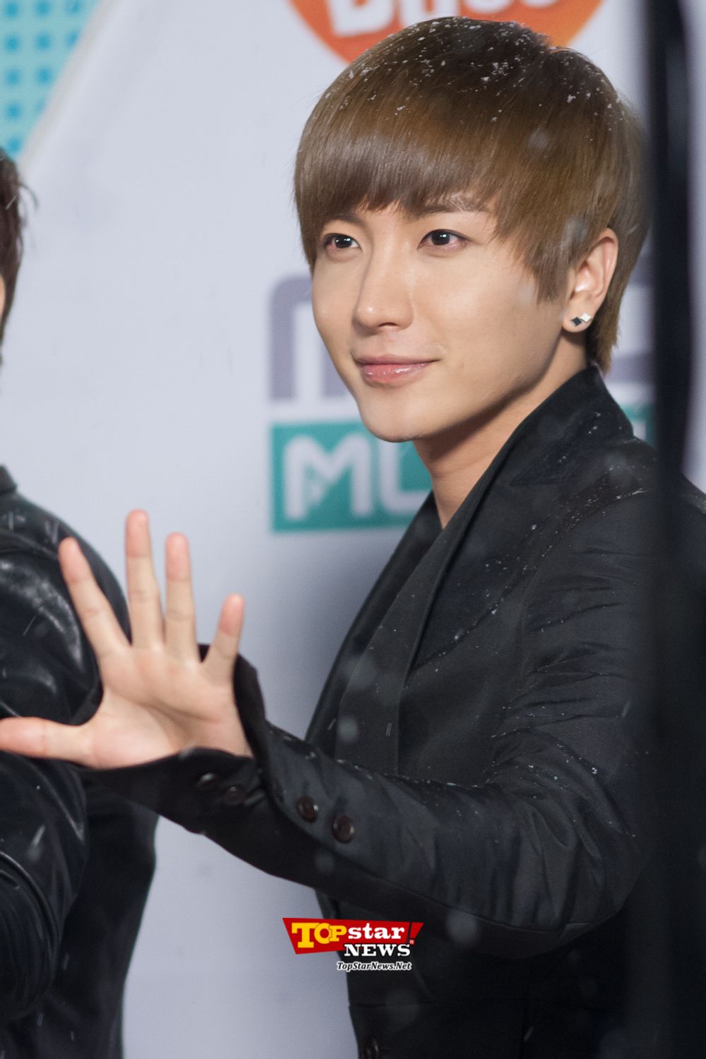 http://www.newswatch247.com/pics/star/pic/49d265e7a731fe0a90a3849560966e0c.jpg