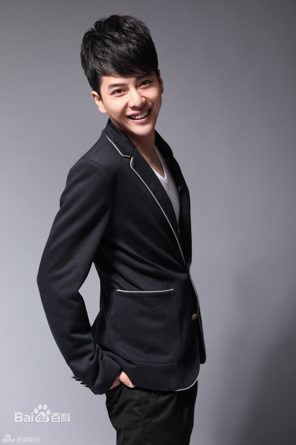 http://www.newswatch247.com/pics/star/pic/4a42b38eebaba481383b7c6bdf6177b3.jpg
