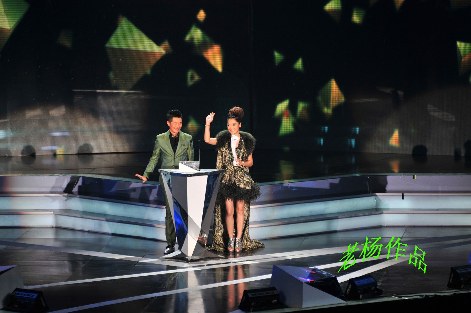 http://www.newswatch247.com/pics/star/pic/4a4e9a4e4f4efb1371cb5b4edb378521.jpg