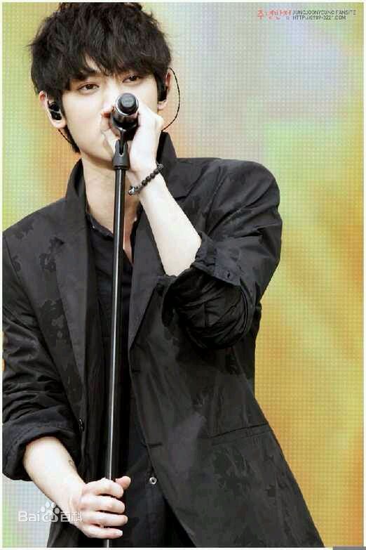 http://www.newswatch247.com/pics/star/pic/4adbab4d9845f524ce50e4219f5aee1f.jpg