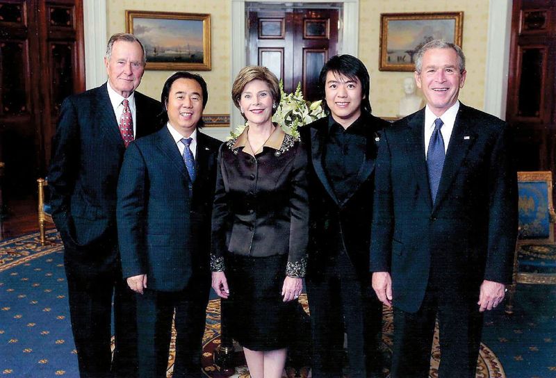 http://www.newswatch247.com/pics/star/pic/4b0cd9b7880fe776f13a1fc5a1e2699d.jpg