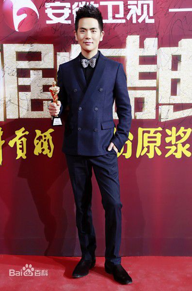 http://www.newswatch247.com/pics/star/pic/4b76f2c9d9d62838bccfa9c60281f592.jpg