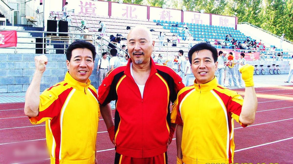 http://www.newswatch247.com/pics/star/pic/4b80405c245e66c869b889ee64b3041d.jpg