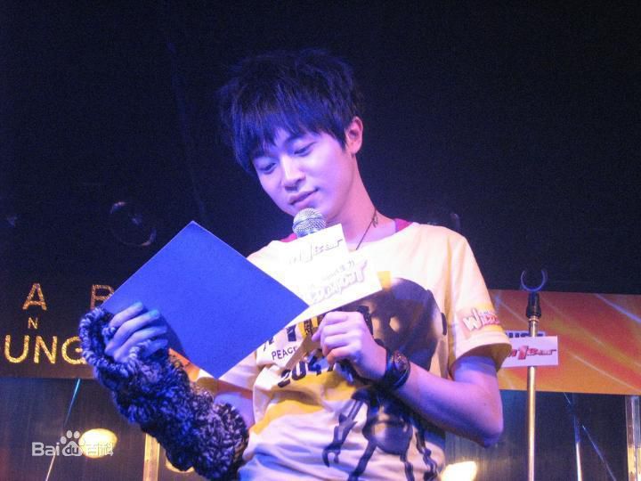 http://www.newswatch247.com/pics/star/pic/4bf9a7da7e8cab800996f022f66602b6.jpg