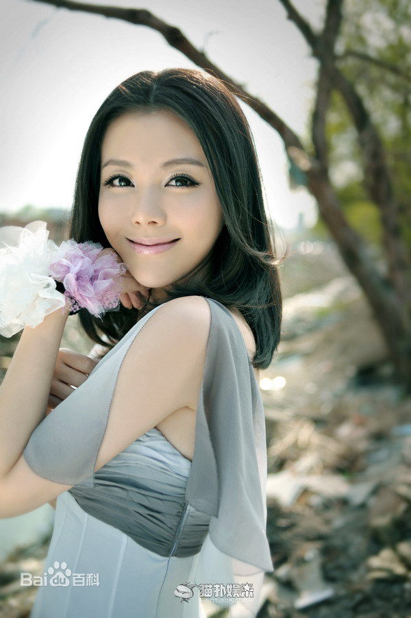 http://www.newswatch247.com/pics/star/pic/4c18dda5a6f8f2d199a6112fba592dc9.jpg