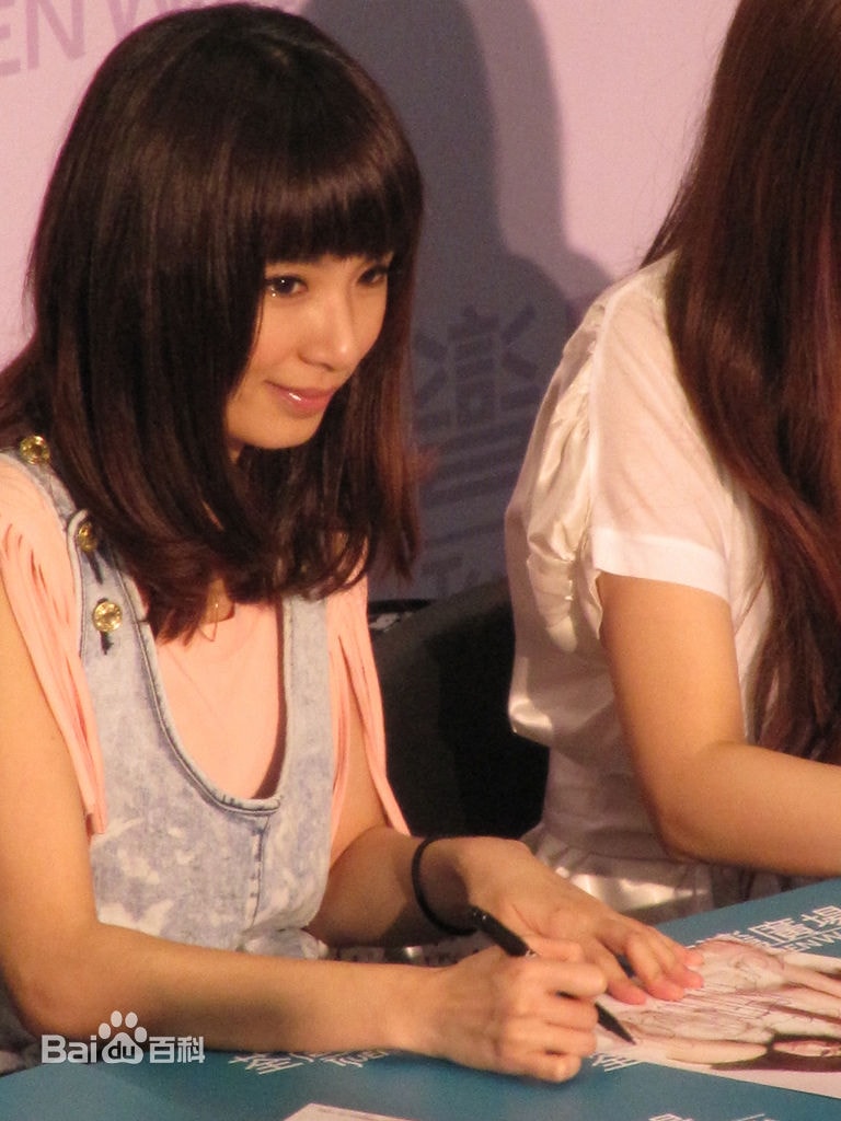 http://www.newswatch247.com/pics/star/pic/4d6bdb0aa7f398ec9e8b034be8b9f091.jpg