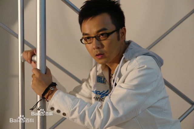 http://www.newswatch247.com/pics/star/pic/4d81395c0a9e3cbe00590daee662b9de.jpg
