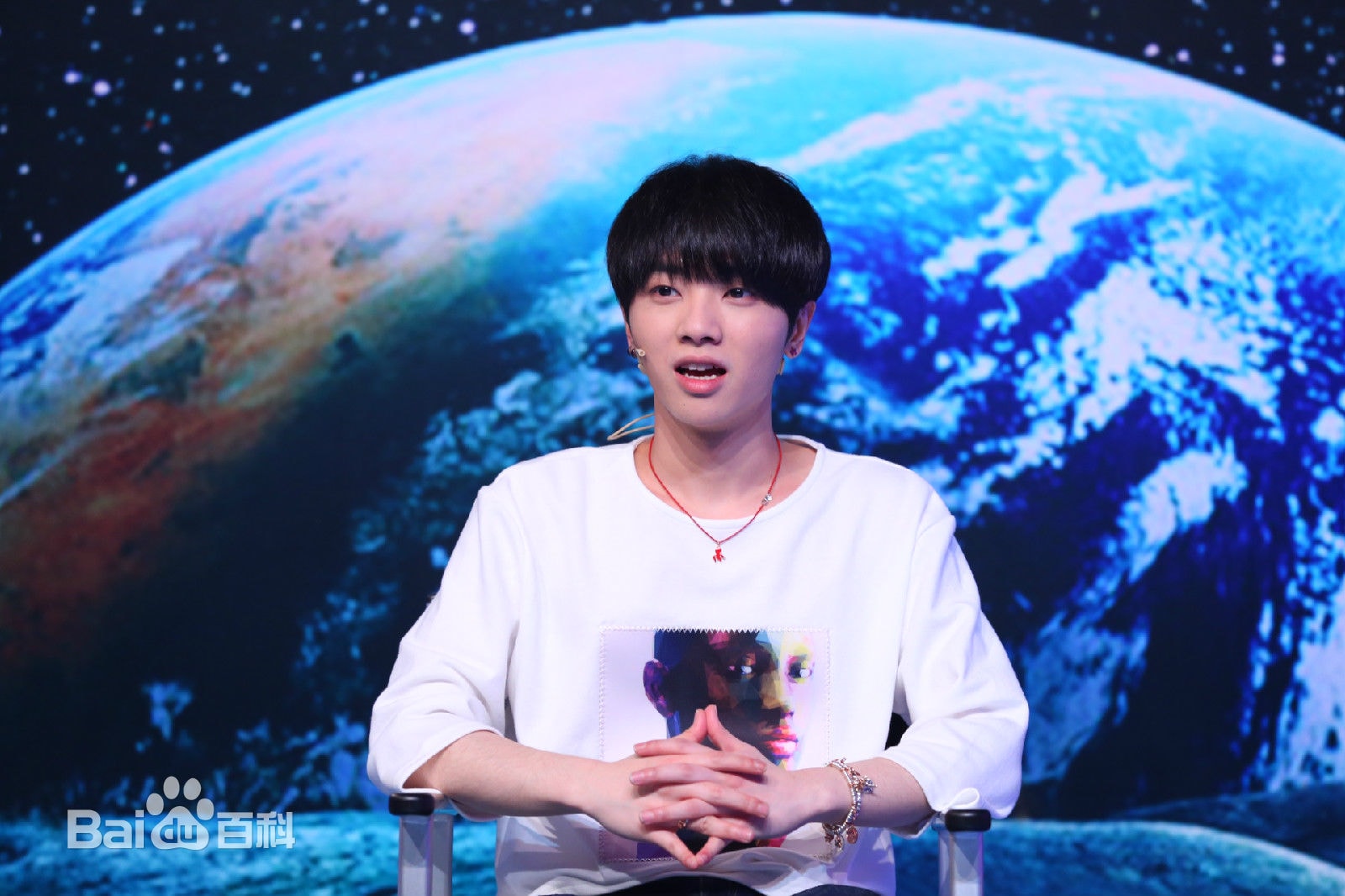 http://www.newswatch247.com/pics/star/pic/505b23ec23aa0e1188c9de1cf797d772.jpg