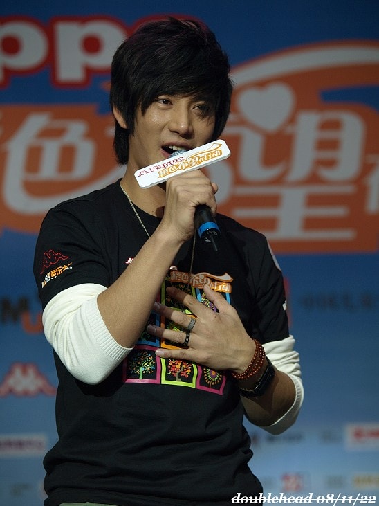 http://www.newswatch247.com/pics/star/pic/508776922f13e41d7e8dee5cdee12886.jpg