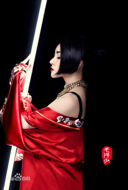 http://www.newswatch247.com/pics/star/pic/50b26772e284a454e3b3a238221d54fd.jpg