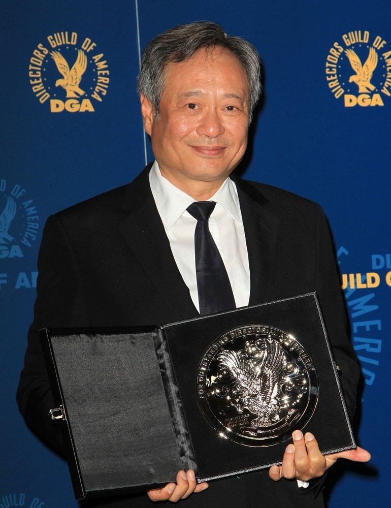 http://www.newswatch247.com/pics/star/pic/523084ab838275a397f5c36f4ed39f8b.jpg