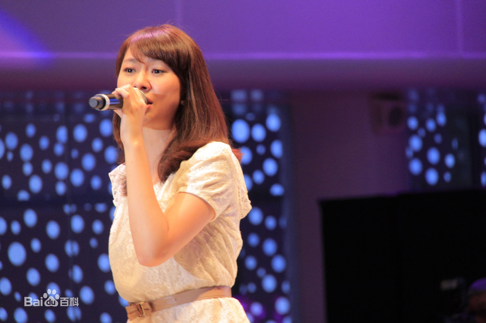 http://www.newswatch247.com/pics/star/pic/53a8653b4c331c53b17fb6aaaf79dc26.jpg