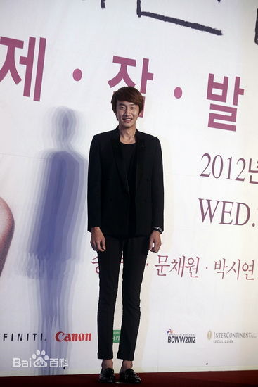 http://www.newswatch247.com/pics/star/pic/545be2d29165aced8b00f0d6ec96ab64.jpg