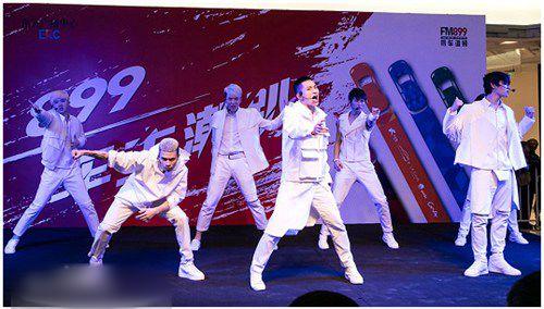 http://www.newswatch247.com/pics/star/pic/54be44aa89ef85be7f877babcd24a8f7.jpg